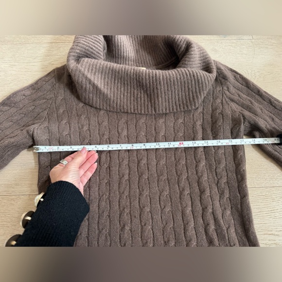 Malika 100% Cashmere Cowl- Neck sweater in medium - Picture 3 of 5